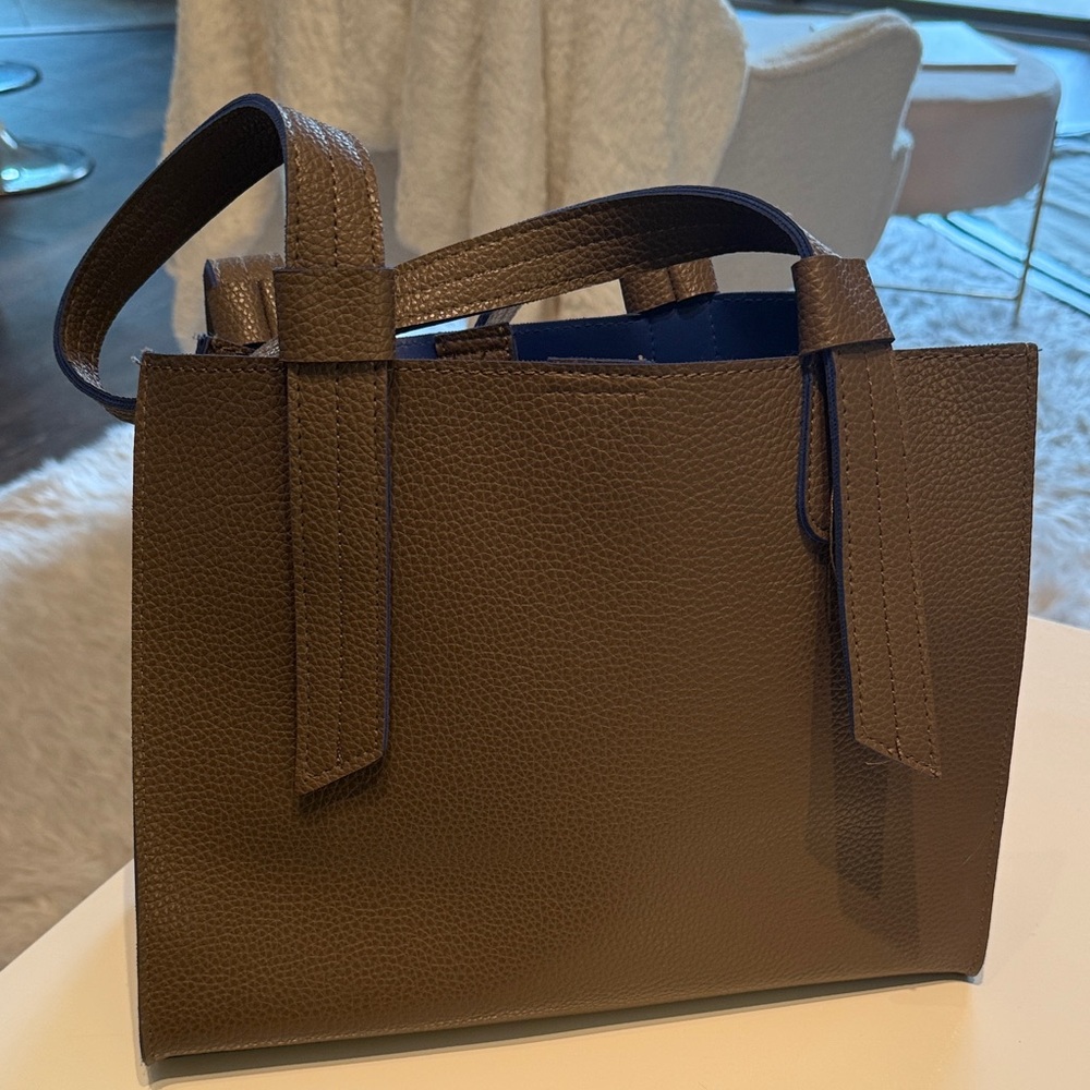 Stylish faux leather brown medium tote